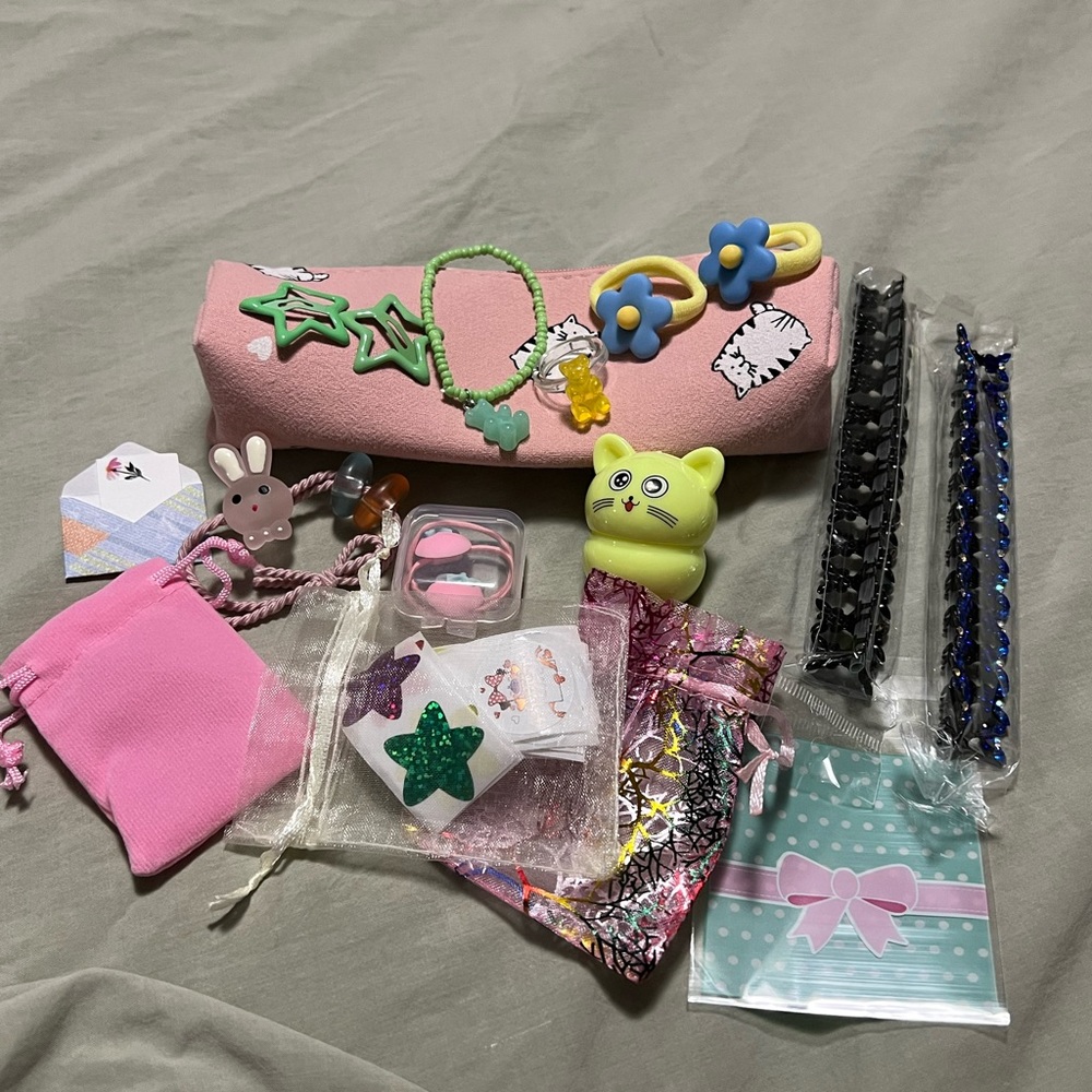 NEW Girls Fun Bundle - Picture 11 of 16